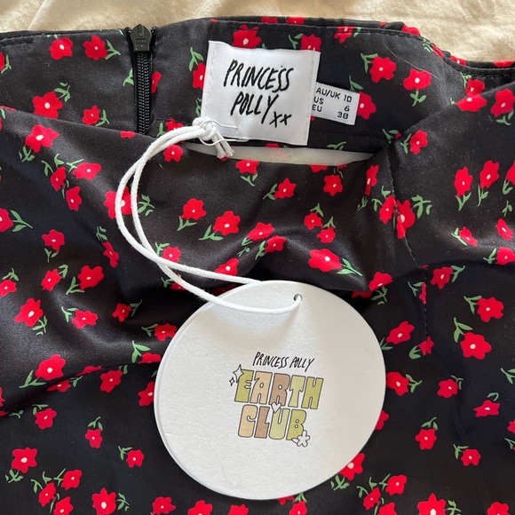 NWT Princess Polly Black Red Floral Mini Skirt Y2K Size 6 - Picture 2 of 7